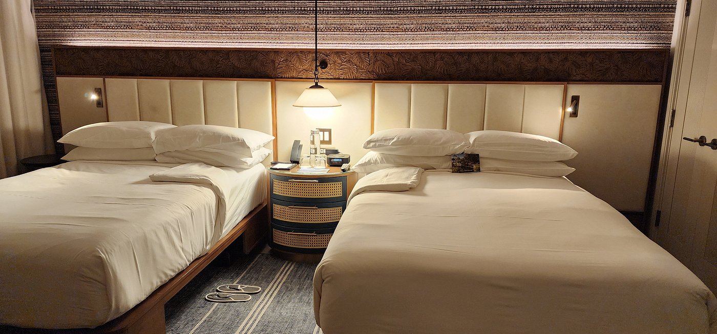 Twin beds in a suite at Fairmont Kea Lani