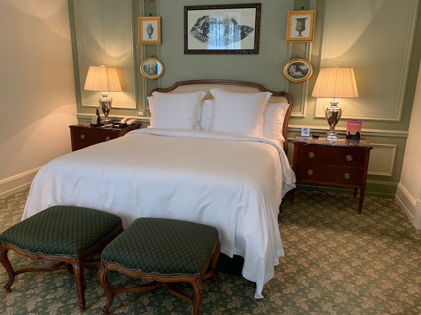 Guest bedroom at Four Seasons Hotel Firenze