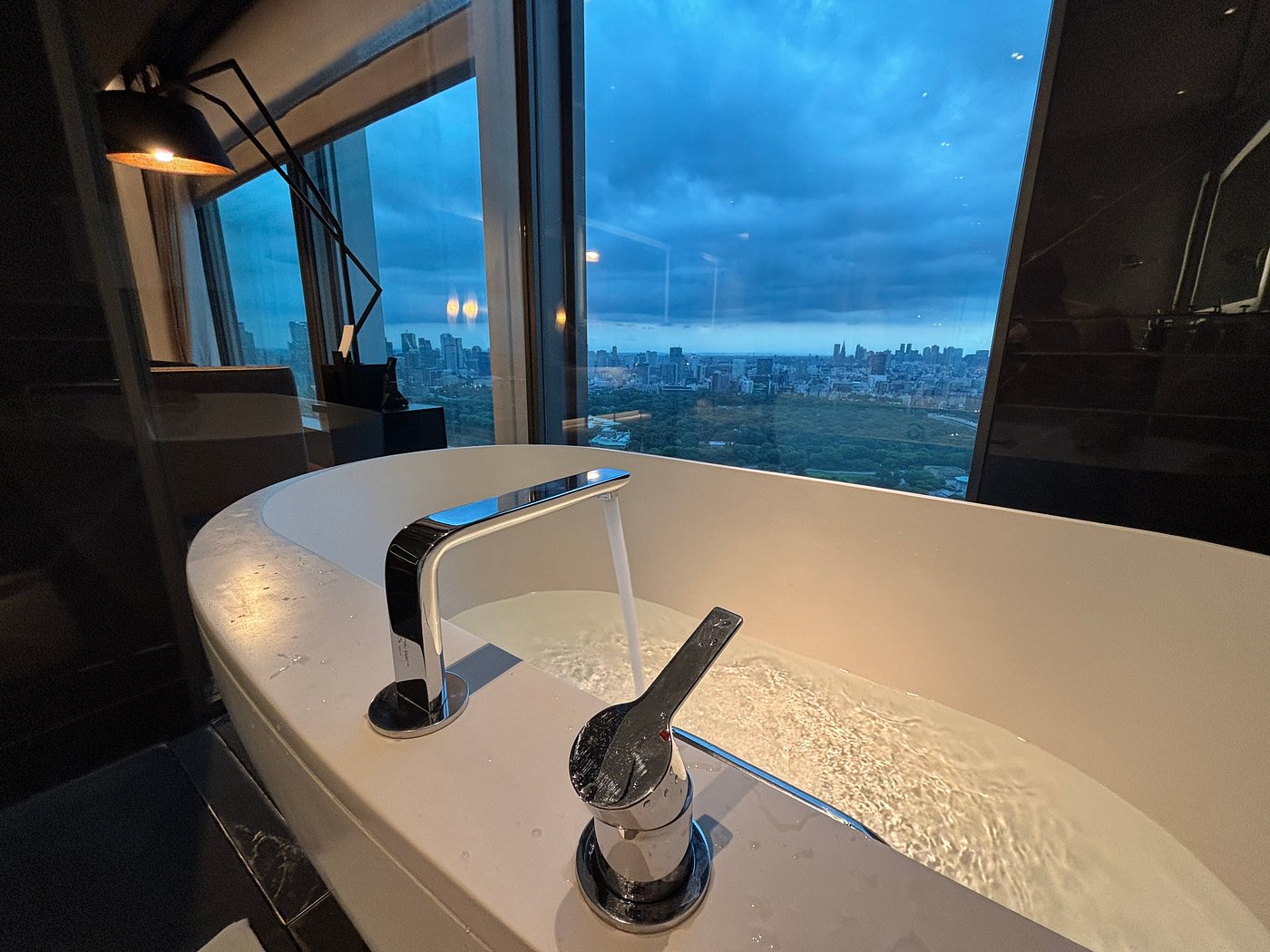 Guest bathroom at Four Seasons Hotel Tokyo at Otemachi