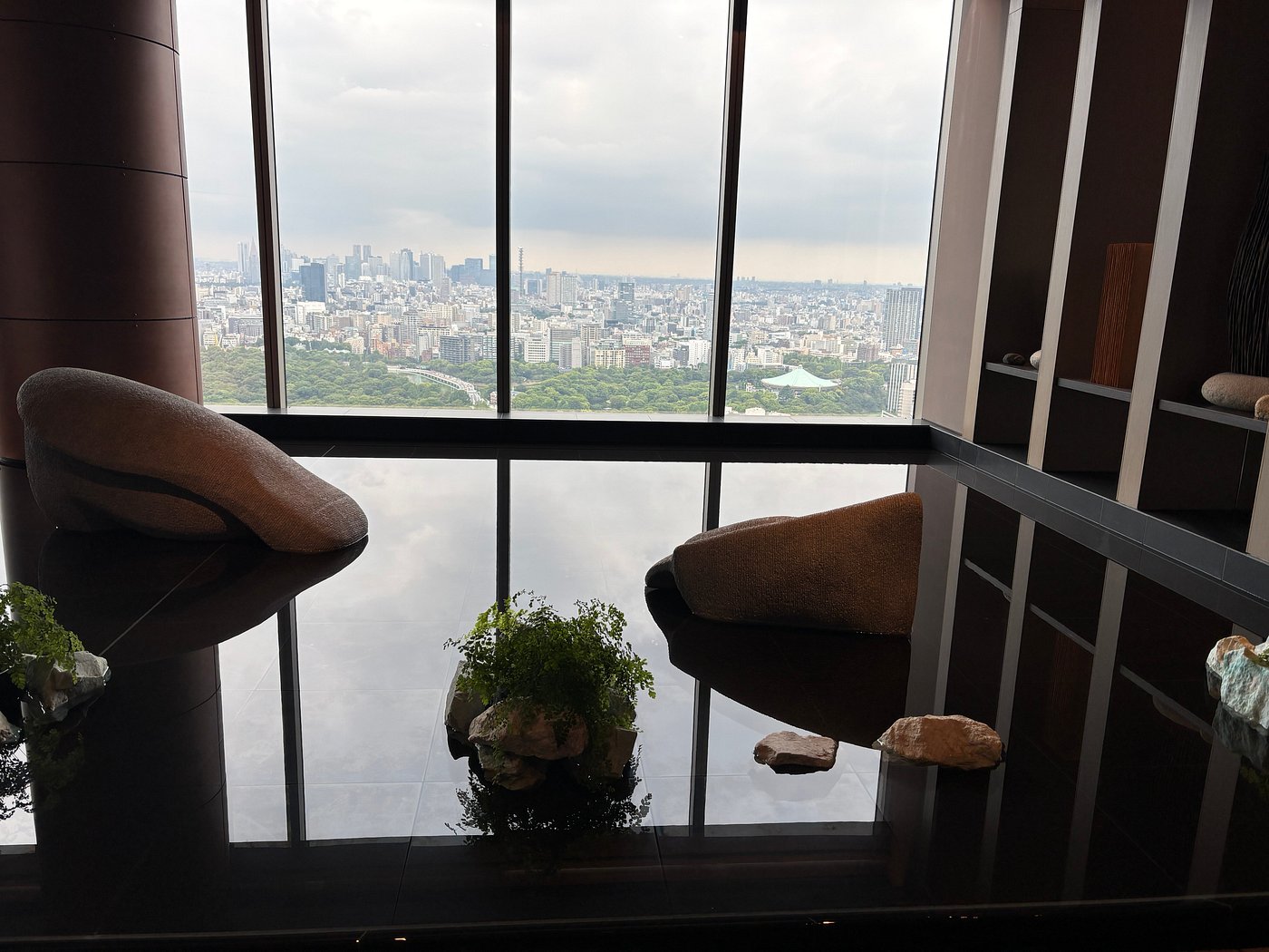 Lobby view at Four Seasons Hotel Tokyo at Otemachi