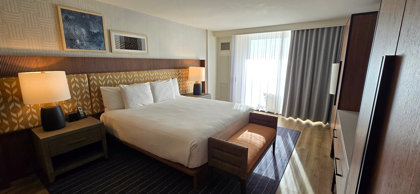 King bedroom at Hyatt Regency Waikiki