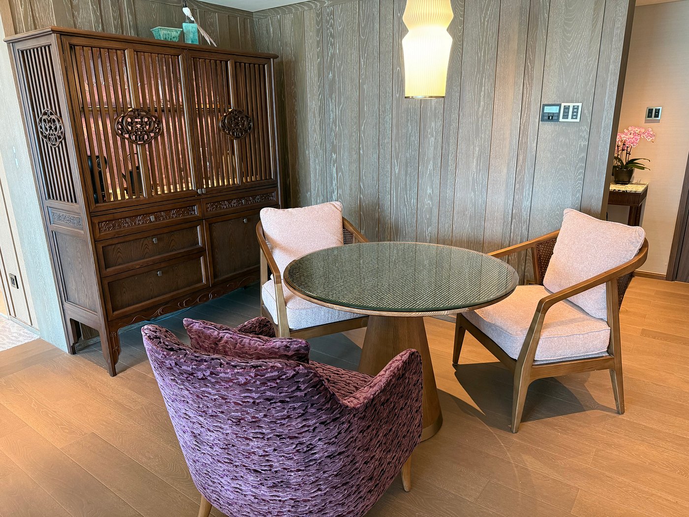 Suite dining area at Mandarin Oriental, Singapore