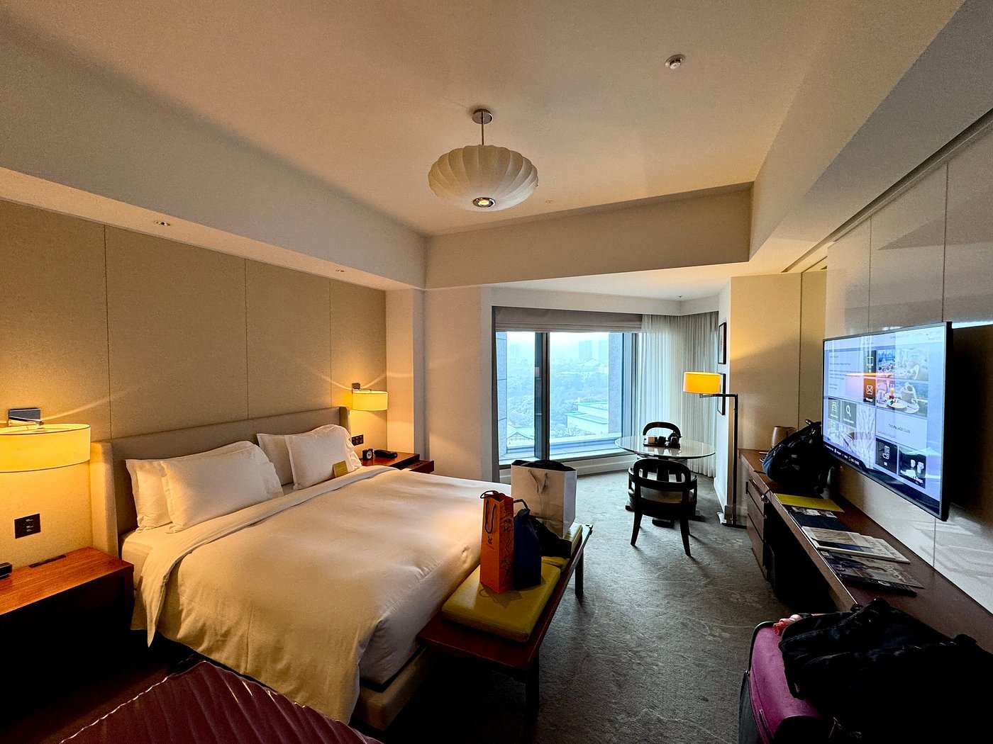 Guest bedroom at Palace Hotel Tokyo